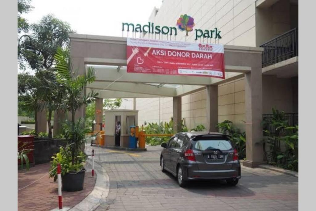 1 Bedroom Apartment Near Central Park Mall Jakarta Exterior foto